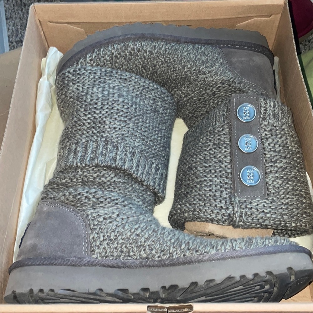Ugg purl cardy. Size 7. EUC